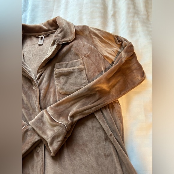 SKIMS Velour Button-down Sleepwear Top - Picture 4 of 8